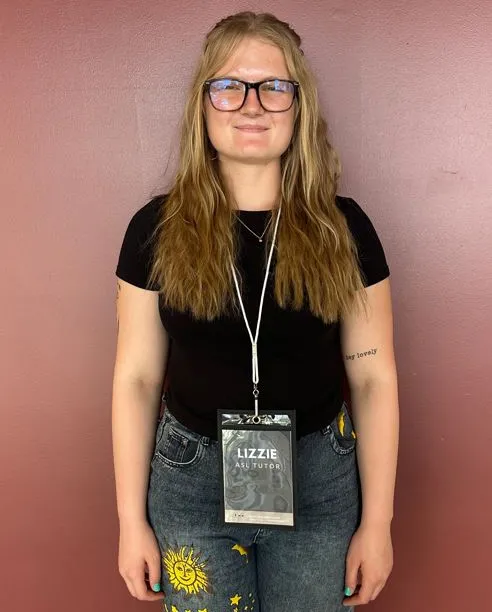 Lizzie ASL Tutor
